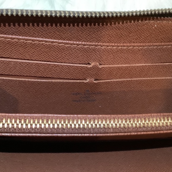 Louis Vuitton Zippy Monogram Wallet - Picture 6 of 8